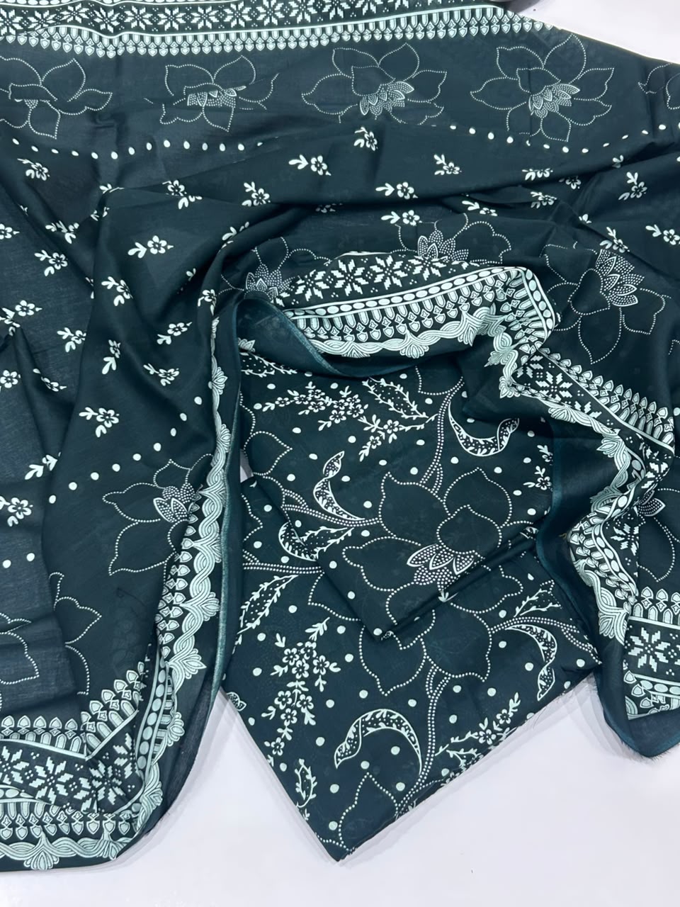 Digital Printed Lawn 3 Piece Unstitched Suit